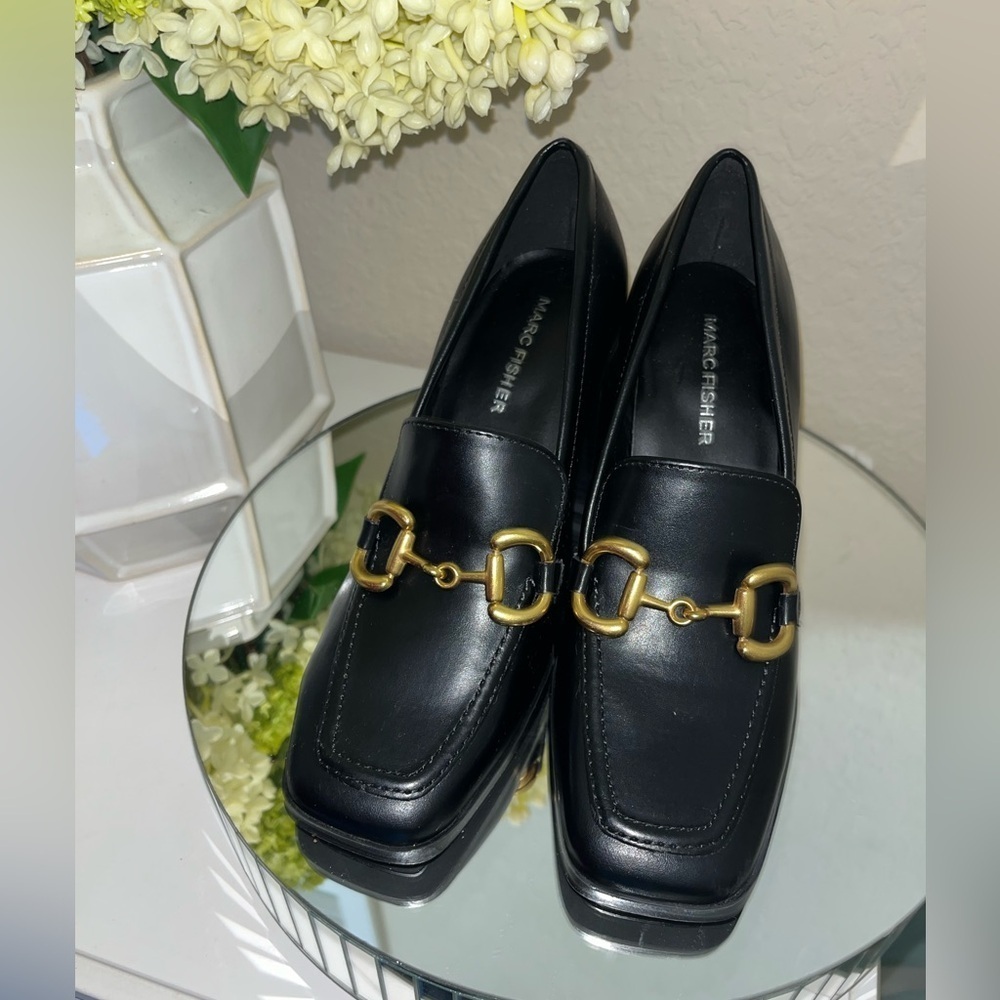 Marc Fisher Women's Harlae Pump, black with goldtone hardware
